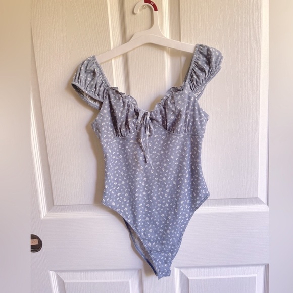 Bodysuits - Picture 3 of 5